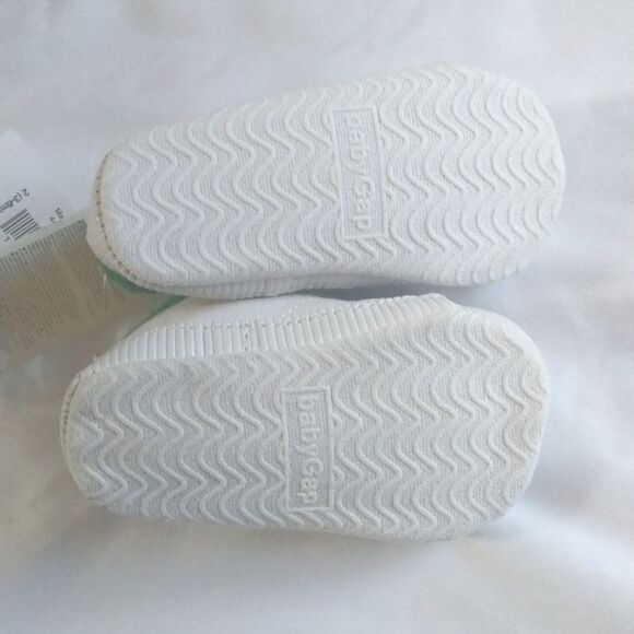 NWT BabyGap Canvas Crib Shoes - Picture 5 of 7